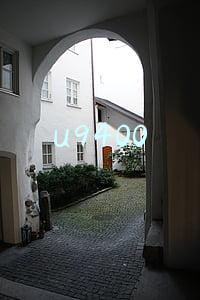 u9400