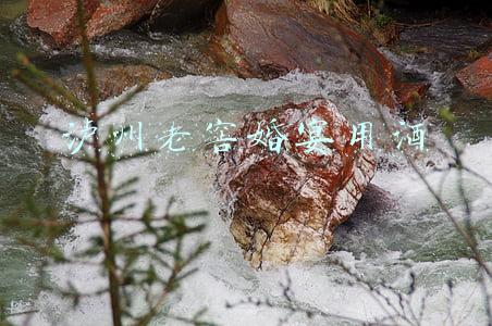 泸州老窖定制酒(5年增长1800%！泸州老窖定制酒明年重头戏“很虎”)
