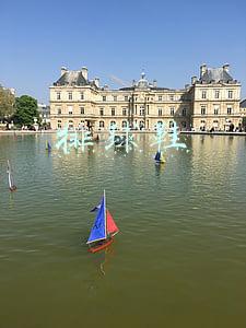 安踏排球鞋(安踏官宣王一博，他身上的“国旗款”什么来头？)