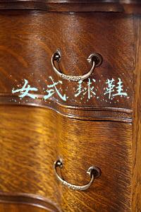 女式球鞋面上的松紧带松了怎么办(健康鞋的知名品牌Pansy新品在世贸商城上架)