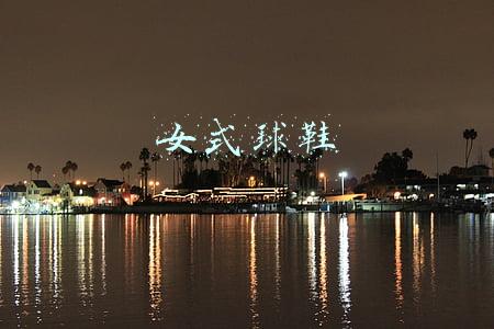 女士秋装新款外套40岁(李小冉也太美了吧！穿羊羔绒大衣优雅高级，40岁女人可以照着穿)