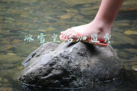 dq冰雪皇后加盟费多少(蜜雪冰城VS冰雪皇后（DQ），冰淇淋的“农村包围城市”)