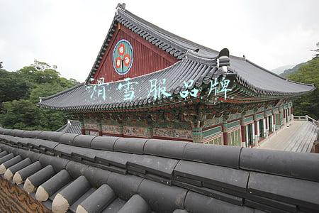 滑雪服品牌推荐(XONEE：时髦冰雪运动，滑雪服也要够出挑｜AW22 CFW Preview)