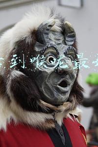 鱼刺卡到喉咙最好办法喝醋(鱼刺卡喉，千万别再喝醋、吞饭了)