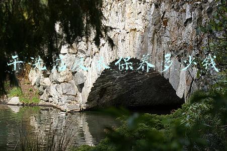 真皮皮衣干洗保养多少钱一件；干洗店皮衣保养多少钱