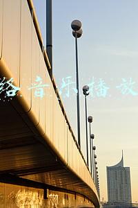 网络音乐播放器那个音质好(你的年度歌单，用它听才最爽！索尼VS飞傲，谁才是音质之王？)