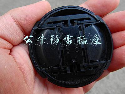 插座(注意！这种“万能插座”早已被禁，你家还在用吗？)