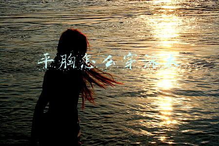 平胸怎么穿泳衣