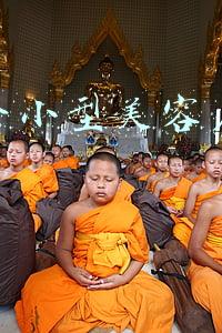 开个小美容店挣钱吗；开个小型美容院赚钱吗