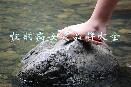 快时尚女装品牌大全麦寻(联营女装品牌，爱依服、样儿女装、麦寻上演三国杀)