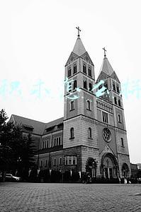 积木怎么拼搭桥(这个机器人有点酷！没有图纸也能搭桥)