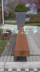 抖音直播怎么赚钱的几个方法(我不明白抖音上，很多主播在直播时只有十几个观众，这真的能赚钱吗？)
