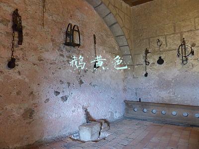 鹅黄色