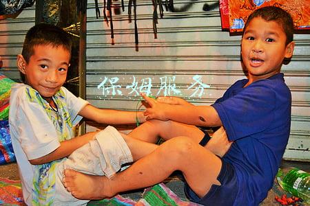 保姆价格一览表(50岁大叔在77岁大妈家做住家保姆：一个月7000元也不伺候，太憋屈)