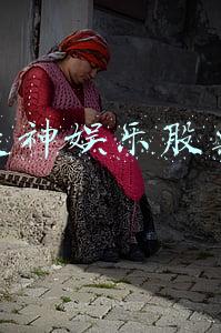 天神娱乐股票行情(收盘：天神娱乐跌4.75%报69.4元 换手3.79%)