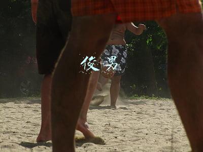 俊男靓女(娱乐圈中哪些明星是从小美到大的？哪些是后天逆袭？)
