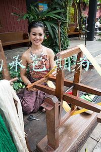 耕地的承包期为多少年林地的承包期为多少年(北京京优律师事务所每日讲法：农民集体土地使用权期限最少30年)