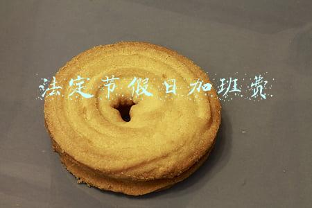 法定节假日加班费是否包含当日工资(2022年“五一”假期，加班工资怎么计算呢？)